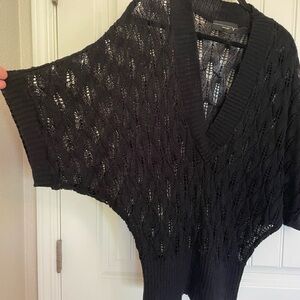 Venezia Black V-Neck Sweater with Elegant Knit Design